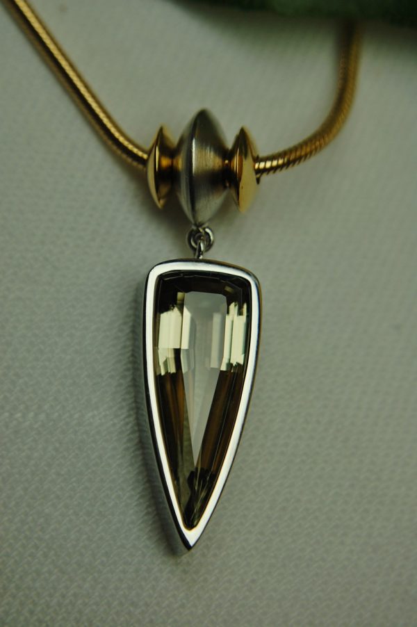 Pendant with Chain, Platinum and Gold, 6.48 cts. Pear Zultanite® - Image 7