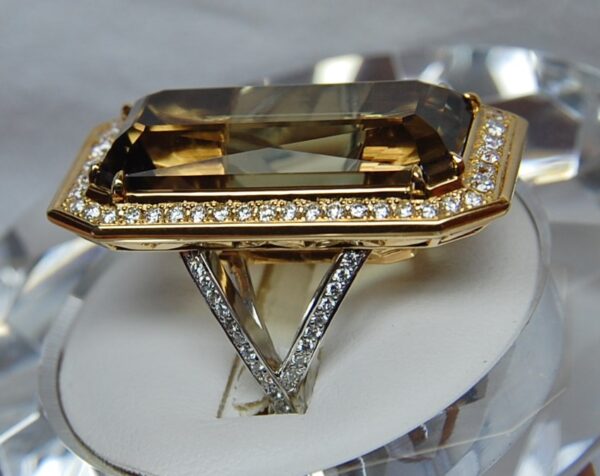 Ring, Gold and Platinum, 26.80 cts. Radiant Zultanite® - Image 5