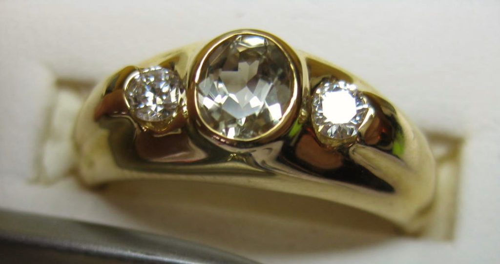 Ring, Yellow Gold 5x4mm Oval Zultanite® - Zultanite® Gems