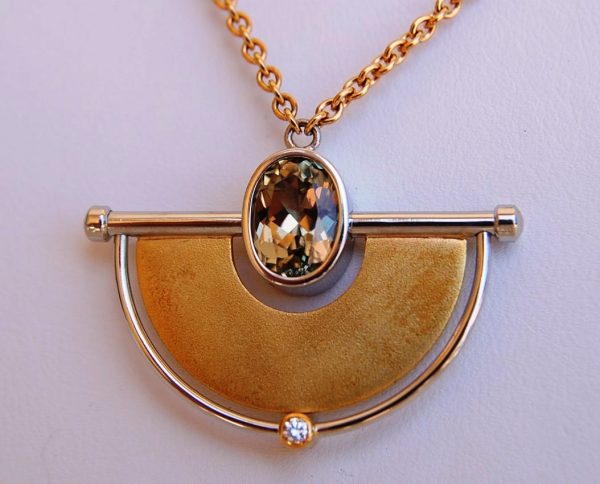 Necklace, Gold and Platinum, 2.54 cts. Oval Zultanite® - Image 2