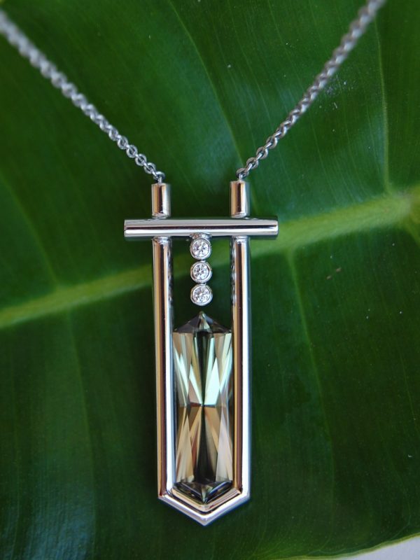 Pendant with Chain, Platinum, 9.72 cts. Wobito Bowtie Zultanite® - Image 4