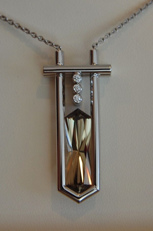 Pendant with Chain, Platinum, 9.72 cts. Wobito Bowtie Zultanite® - Image 5