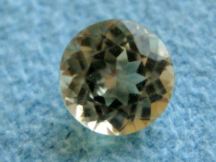 0.76 cts. Zultanite® Round Cut 5.5mm - Image 10