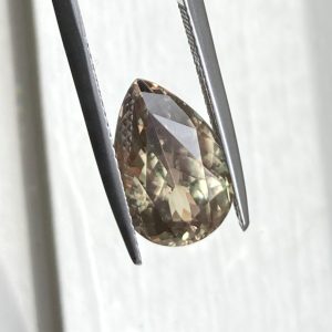 Zultanite® Wobito Pear Shape, 5.50 carats