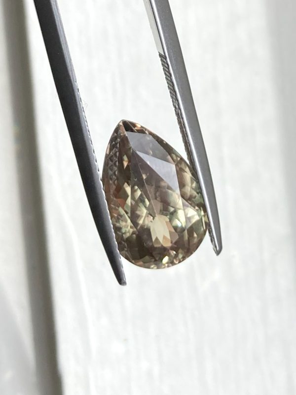 Zultanite® Wobito Pear Shape, 5.50 carats