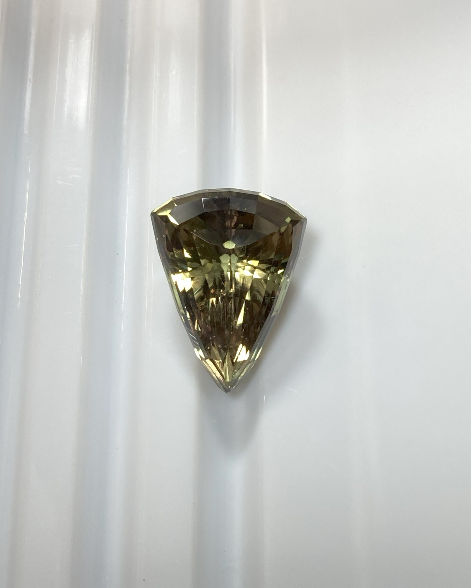25.90 cts. Zultanite® Apex 1995 AGTA Winner by Stephen Kotlowski - Image 2