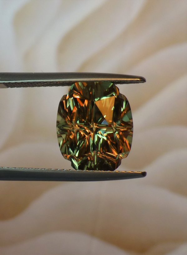 7.32 cts. Zultanite® Larry Woods Four Directional Oval™ - Image 4