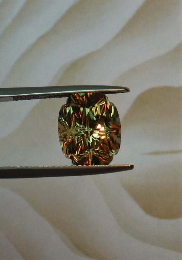 7.32 cts. Zultanite® Larry Woods Four Directional Oval™ - Image 2