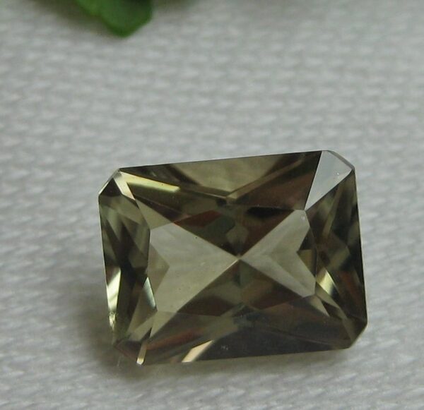 2.68 cts. Zultanite® Radiant Cut 9x7 mm - Image 4