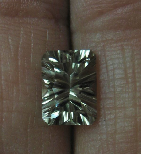 1.69 cts. Zultanite® Radiant Concave Cut 8x6mm - Image 5