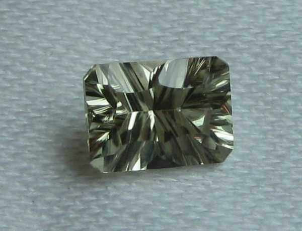1.69 cts. Zultanite® Radiant Concave Cut 8x6mm - Image 2