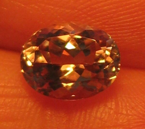 1.98 cts. Zultanite® Oval Cut 9x7mm - Image 4