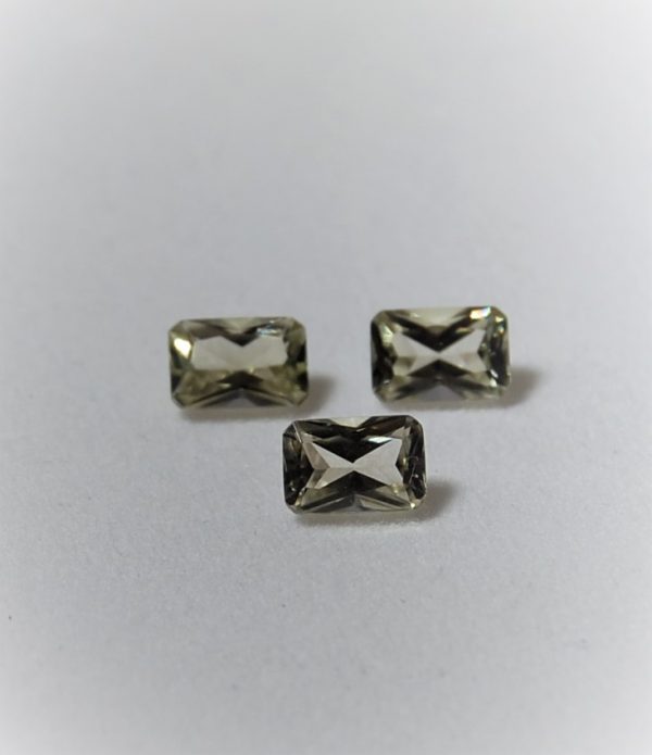 0.66 cts. Zultanite® Radiant Cut 6x4mm - Image 3