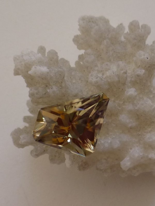 9.44 cts. Zultanite® Fancy Trapezoid, 17x12mm - Image 2