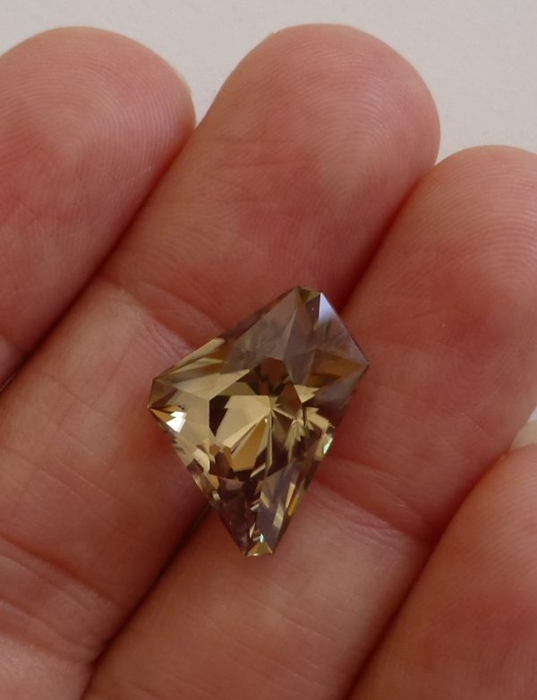 9.44 cts. Zultanite® Fancy Trapezoid, 17x12mm - Image 3