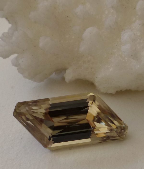 9.29 cts. Zultanite® Fancy Parallelogram, 20x9mm - Image 2