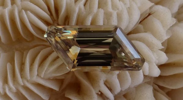 9.29 cts. Zultanite® Fancy Parallelogram, 20x9mm - Image 5