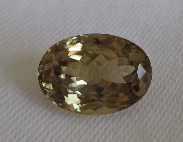 7.08 cts. Zultanite® Oval Cut, 14x10mm - Image 3