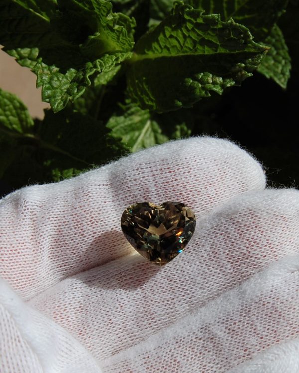 10.56 cts. Zultanite® Heart Shape Cut, 14x12mm - Image 4