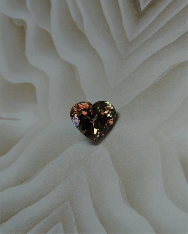 10.56 cts. Zultanite® Heart Shape Cut, 14x12mm - Image 6