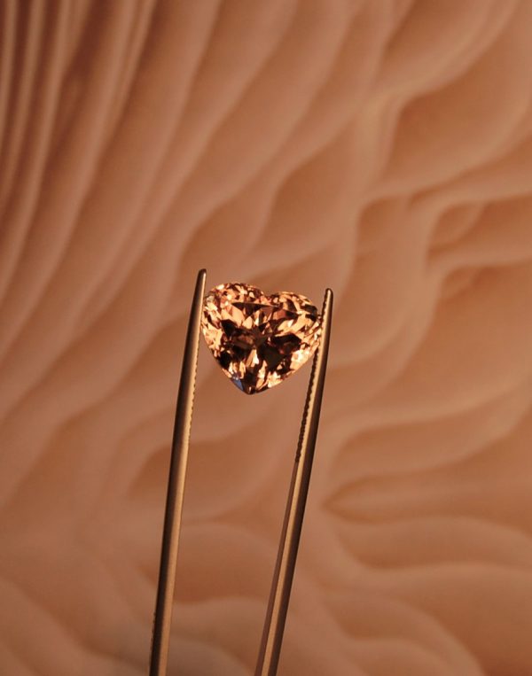 10.56 cts. Zultanite® Heart Shape Cut, 14x12mm - Image 10