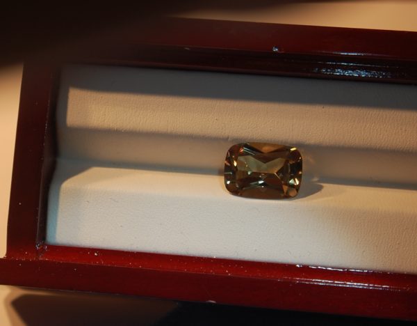 7.08 cts. Zultanite® Cushion Cut, 14x10mm - Image 2