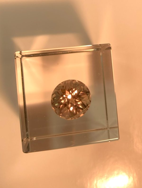 4.78 cts. Zultanite® Round Checkerboard 10mm - Image 4