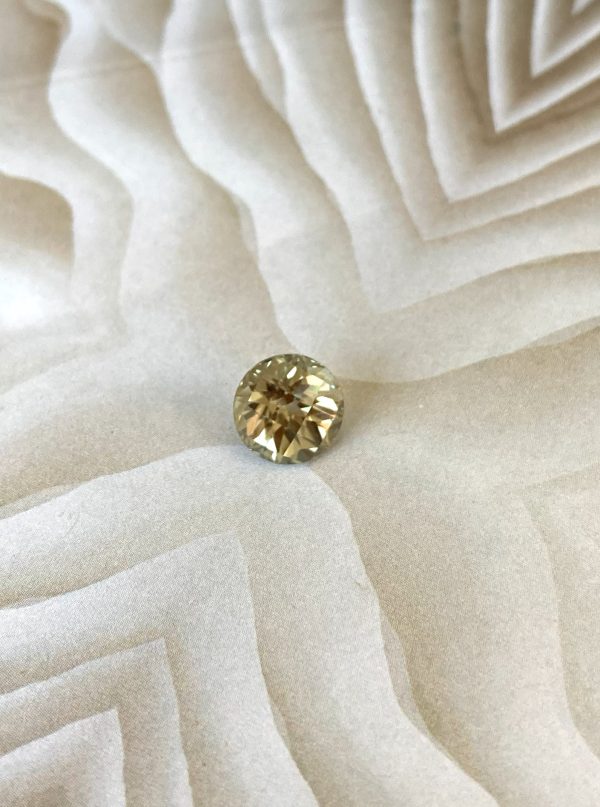 4.78 cts. Zultanite® Round Checkerboard 10mm - Image 6