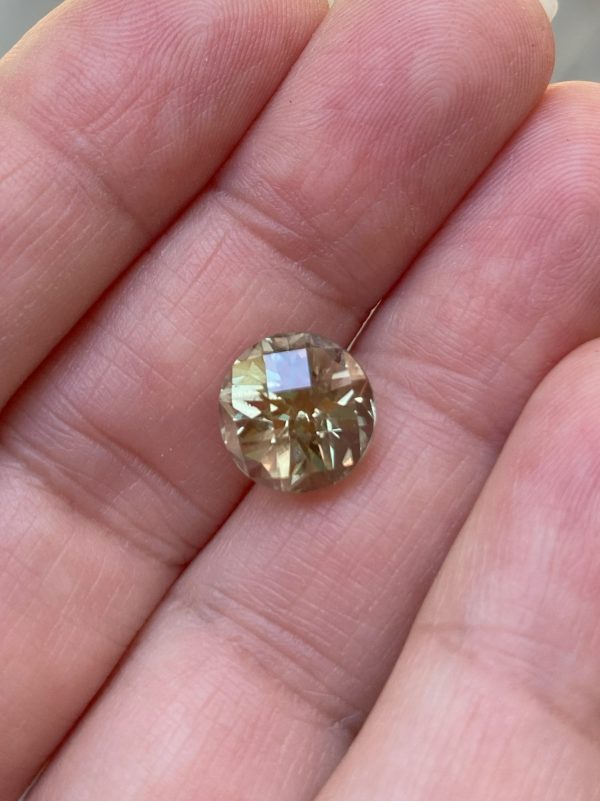 4.78 cts. Zultanite® Round Checkerboard 10mm - Image 7