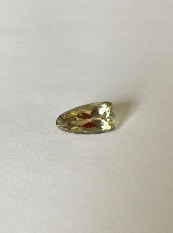 5.26 cts. Zultanite® Fancy Shield 15.5x8.2mm - Image 3