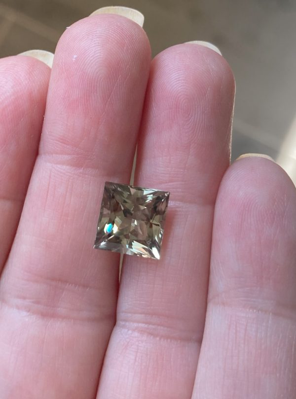 5.83 cts. Zultanite® Princess Cut 10mm - Image 4