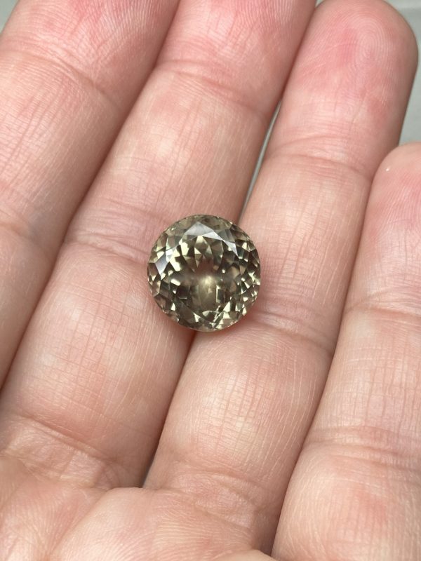 8.00 cts. Zultanite® Full Portuguese Round 11.7mm - Image 2