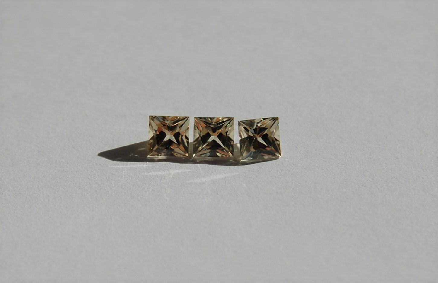 0.59 cts. Zultanite® Princess Cut 5mm - Image 5