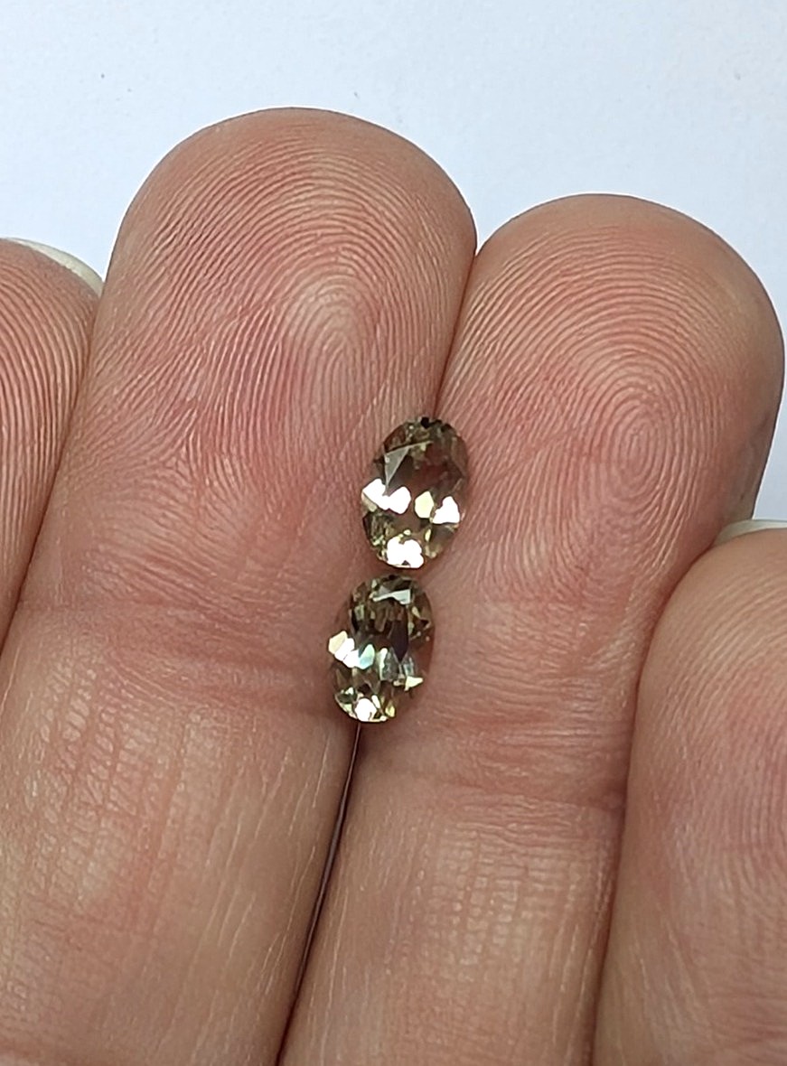 1.00 cts. Zultanite® Oval Cut PAIR 6x4mm - Image 3