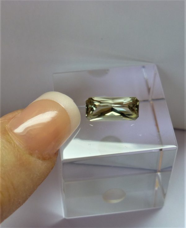 2.26 cts. Zultanite® Radiant Cut 11.5x5.2mm - Image 9