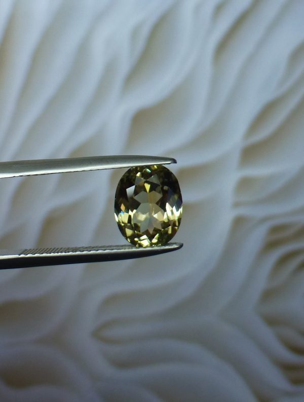 3.43 cts. Zultanite® Oval Cut 10x8mm - Image 3