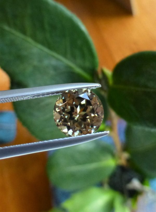 3.29 cts. Zultanite® Modified Portuguese Round 9mm - Image 5