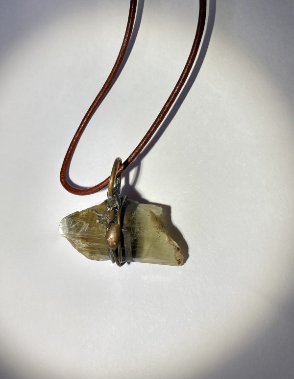Necklace with  40.05 carat Color Changing Mineral Specimen Pendant - Image 5