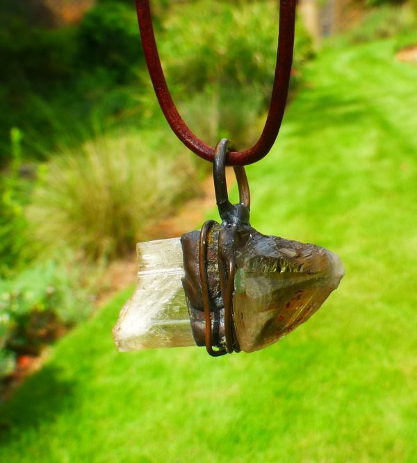 Necklace with  40.05 carat Color Changing Mineral Specimen Pendant - Image 3