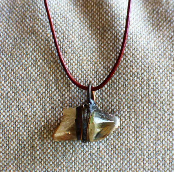 Necklace with  40.05 carat Color Changing Mineral Specimen Pendant - Image 8