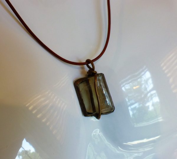 Necklace with  52.50 carat Color Changing Mineral Specimen Pendant - Image 8