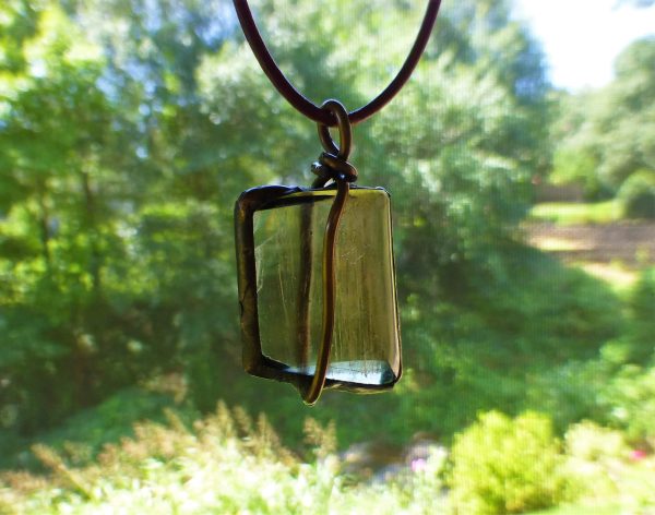 Necklace with  52.50 carat Color Changing Mineral Specimen Pendant - Image 6