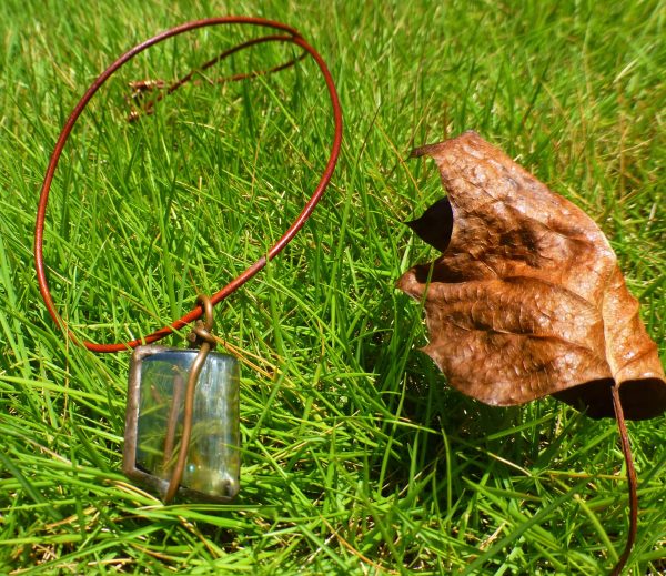 Necklace with  52.50 carat Color Changing Mineral Specimen Pendant - Image 4