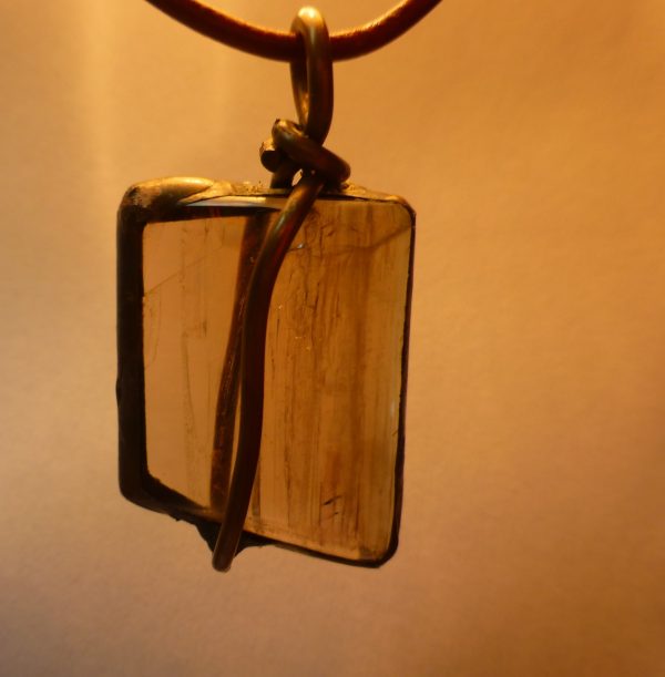 Necklace with  52.50 carat Color Changing Mineral Specimen Pendant - Image 2