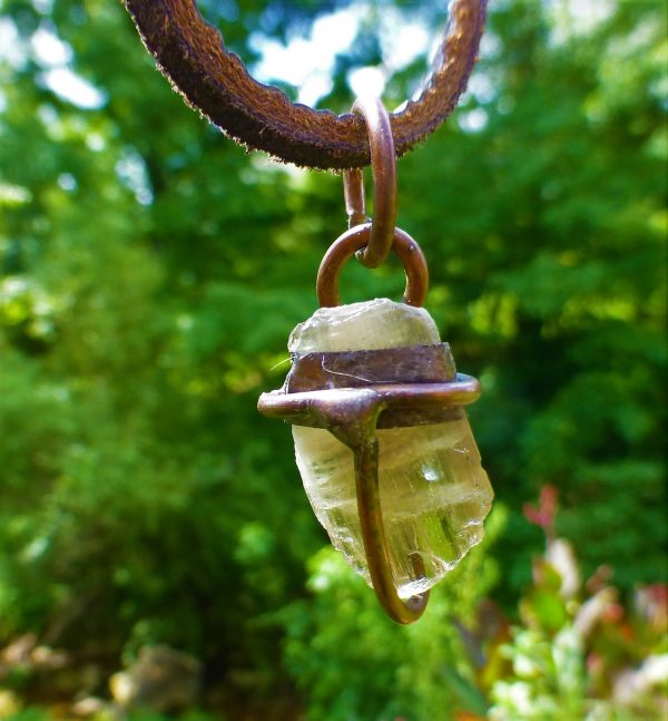 Necklace with 13.85 carat Color Changing Mineral Specimen Pendant - Image 6