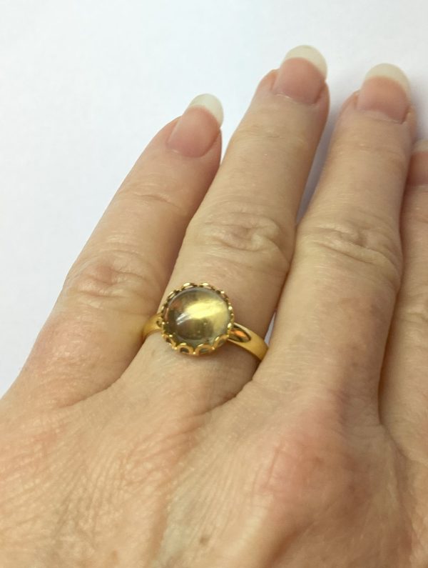 Ring, Gold Colored Brass, 4.30cts., 10 mm Round Cut Zultanite® Cabochon - Image 2