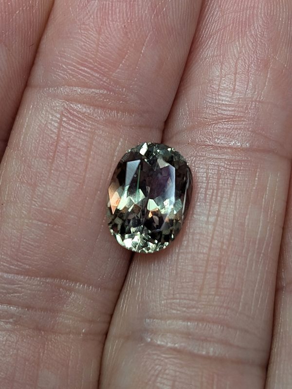 3.56 cts. Zultanite® Oval Cut 10.7mmx8mm - Image 7