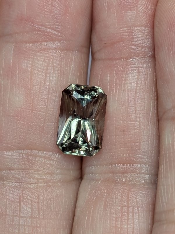 3.83 cts. Zultanite® Radiant Cut 11x7.3mm - Image 3