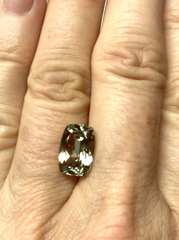 4.26 cts. Zultanite® Cushion Cut, 12x8 mm - Image 6
