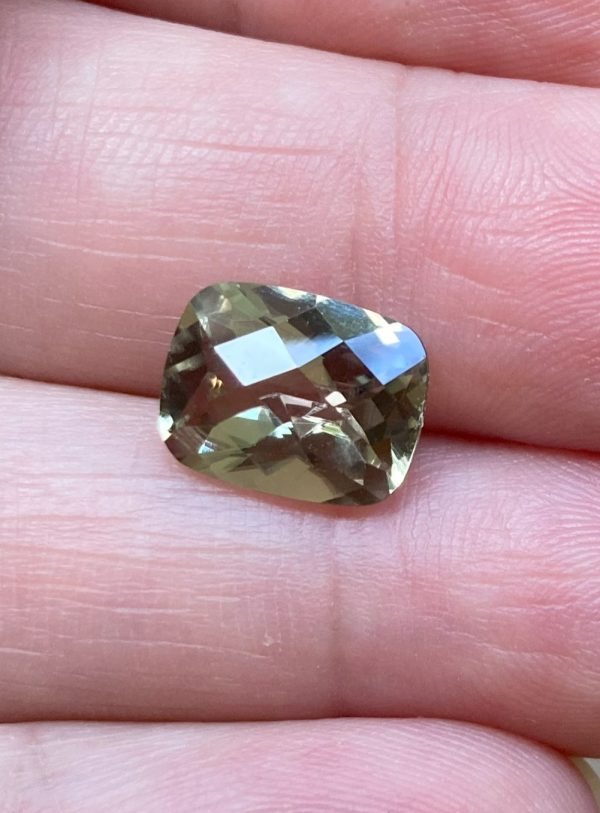 3.17 cts. Zultanite® Cushion Checkerboard 10x8mm - Image 3